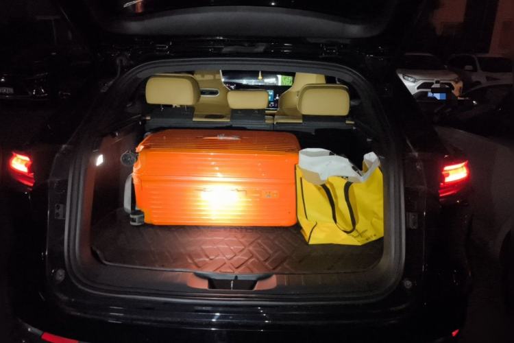Used CHANGAN UNI-K 2024 2.0T Two-Wheel Drive Global Edition Trunk