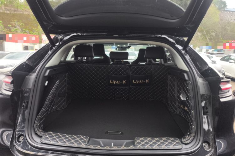 Used CHANGAN UNI-K 2024 2.0T Two-Wheel Drive YueShang Trim Trunk