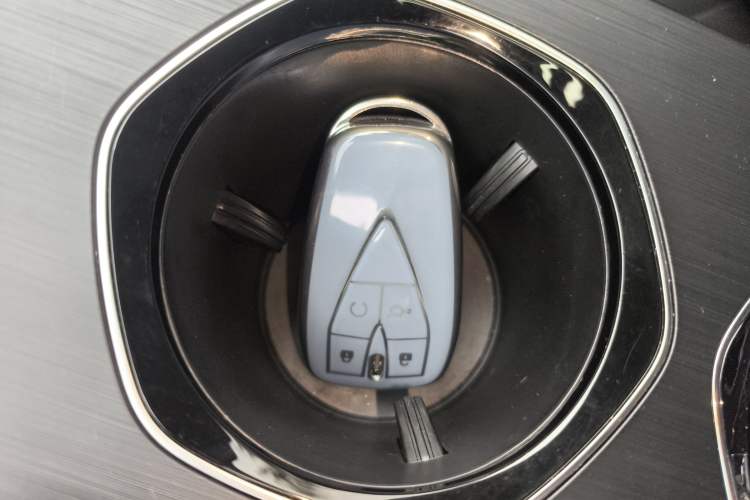 Used CHANGAN UNI-K 2024 2.0T Two-Wheel Drive YueShang Trim Vehicle Key