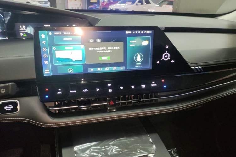 Used CHANGAN UNI-K 2024 2.0T Two-Wheel Drive Global Edition Audio And AC Panel