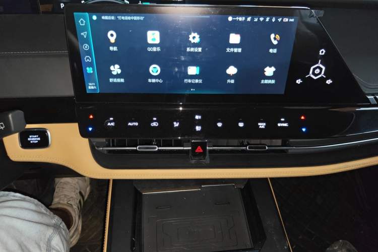 Used CHANGAN UNI-K 2024 2.0T Two-Wheel Drive Global Edition Audio And AC Panel