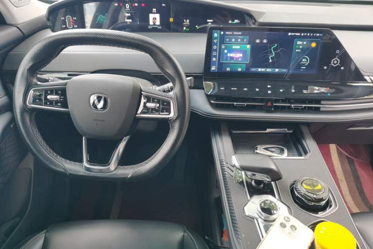 Used CHANGAN UNI-K 2024 2.0T Two-Wheel Drive YueShang Trim Audio And AC Panel