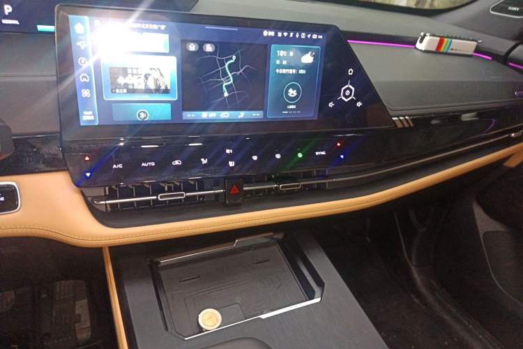 Used CHANGAN UNI-K 2024 2.0T Two-Wheel Drive Enjoyment Version Audio And AC Panel