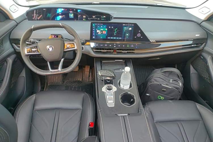 Used CHANGAN UNI-K 2024 2.0T Two-Wheel Drive Enjoyment Version Center Console