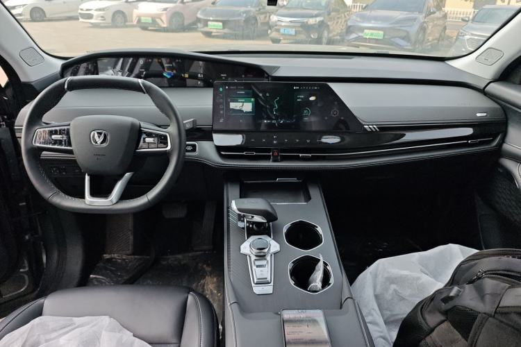 Used CHANGAN UNI-K 2024 2.0T Two-Wheel Drive YueShang Trim Center Console
