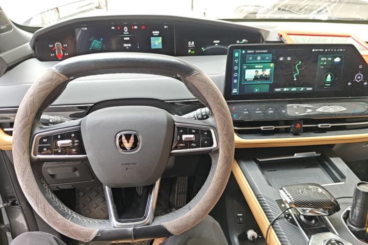Used CHANGAN UNI-K 2024 2.0T Two-Wheel Drive Global Edition Center Console