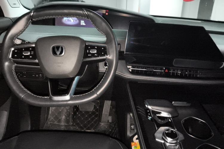 Used CHANGAN UNI-K 2024 2.0T Two-Wheel Drive YueShang Trim Center Console