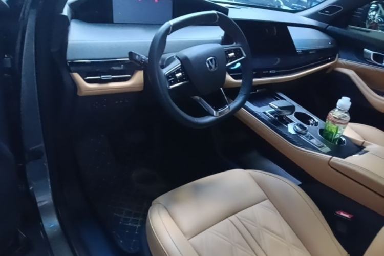 Used CHANGAN UNI-K 2024 2.0T Two-Wheel Drive Global Edition Center Console