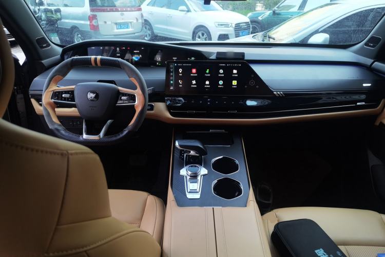 Used CHANGAN UNI-K 2024 2.0T Two-Wheel Drive Enjoyment Version Center Console