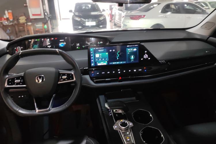 Used CHANGAN UNI-K 2024 2.0T Two-Wheel Drive Global Edition Center Console