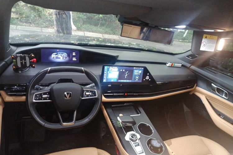 Used CHANGAN UNI-K 2024 2.0T Two-Wheel Drive Enjoyment Version Center Console