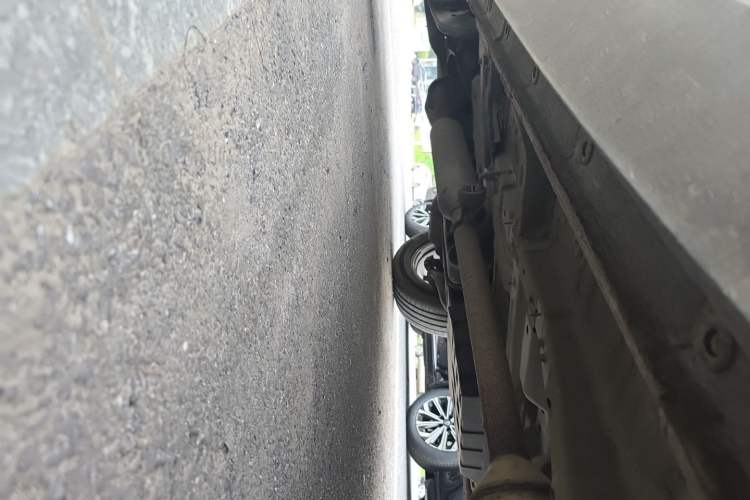 Used CHANGAN UNI-K 2024 2.0T Two-Wheel Drive YueShang Trim Chassis Front Right