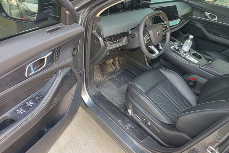 Used CHANGAN UNI-K 2024 2.0T Two-Wheel Drive Enjoyment Version Driver Seat