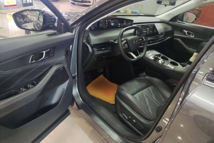 Used CHANGAN UNI-K 2024 2.0T Two-Wheel Drive Global Edition Driver Seat