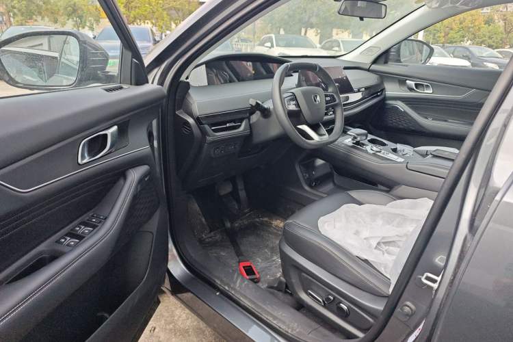 Used CHANGAN UNI-K 2024 2.0T Two-Wheel Drive YueShang Trim Driver Seat