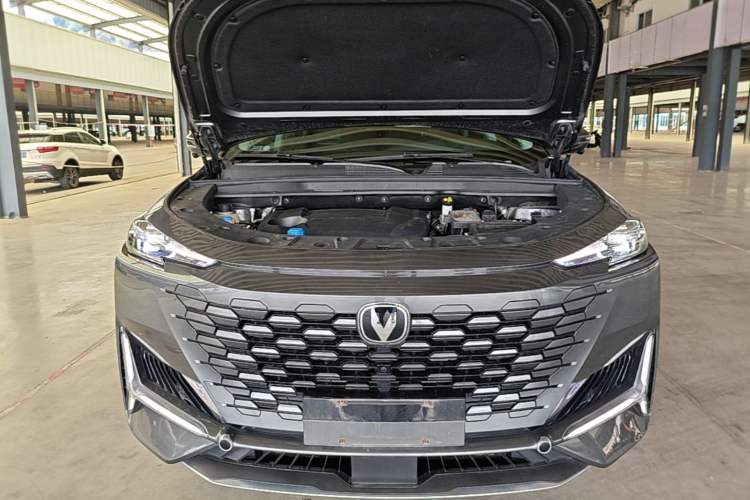 Used CHANGAN UNI-K 2024 2.0T Two-Wheel Drive Global Edition Engine Bay