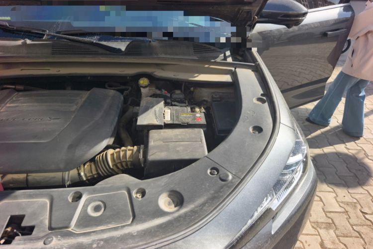Used CHANGAN UNI-K 2024 2.0T Two-Wheel Drive Global Edition Engine Bay Left