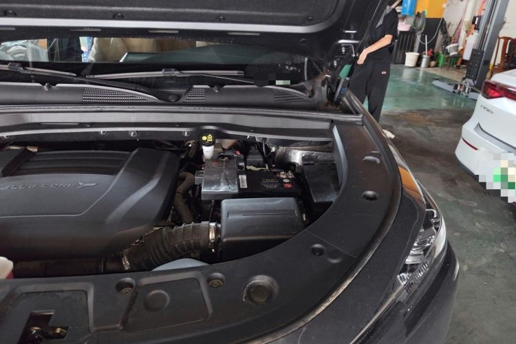 Used CHANGAN UNI-K 2024 2.0T Two-Wheel Drive Global Edition Engine Bay Left