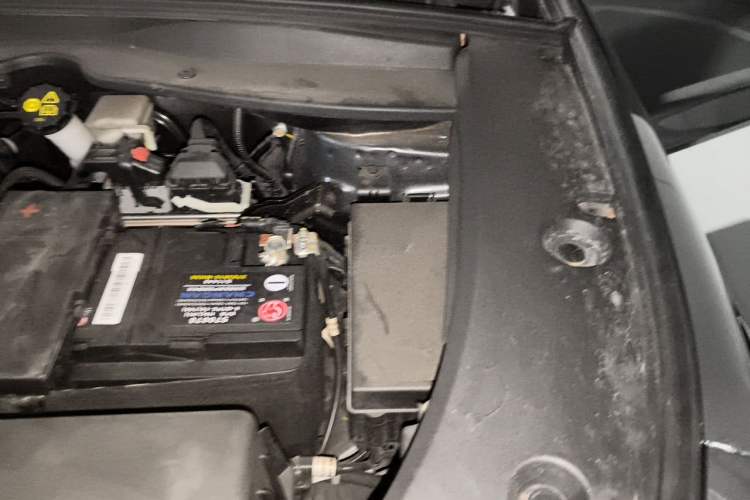 Used CHANGAN UNI-K 2024 2.0T Two-Wheel Drive YueShang Trim Engine Bay Left