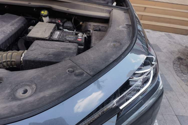 Used CHANGAN UNI-K 2024 2.0T Two-Wheel Drive Enjoyment Version Engine Bay Left