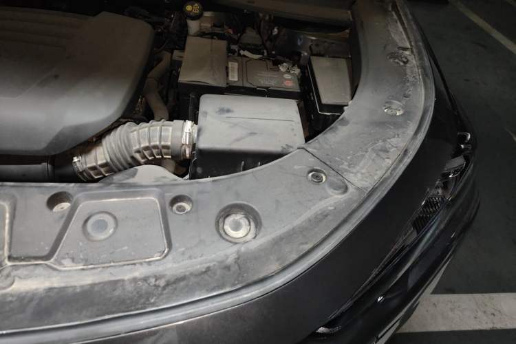 Used CHANGAN UNI-K 2024 2.0T Two-Wheel Drive YueShang Trim Engine Bay Left