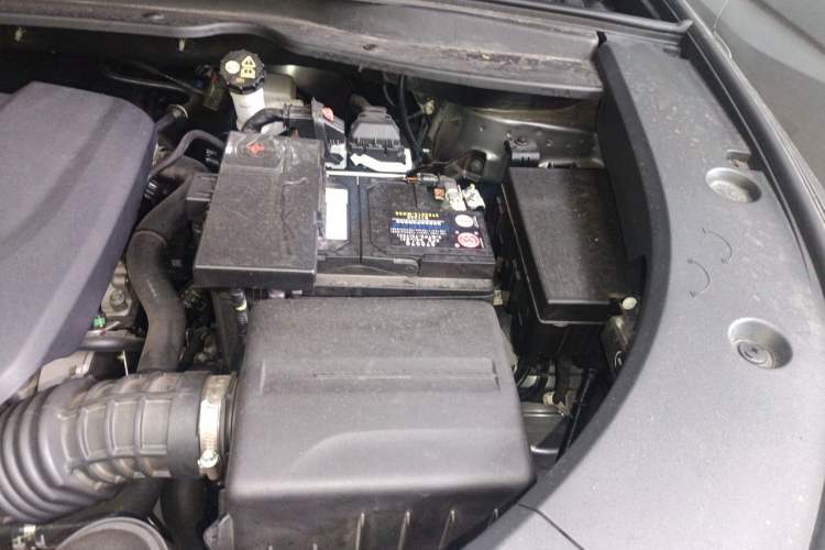 Used CHANGAN UNI-K 2024 2.0T Two-Wheel Drive Enjoyment Version Engine Bay Left
