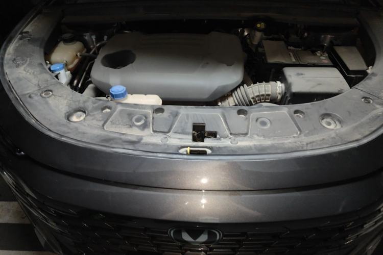 Used CHANGAN UNI-K 2024 2.0T Two-Wheel Drive YueShang Trim Engine Bay