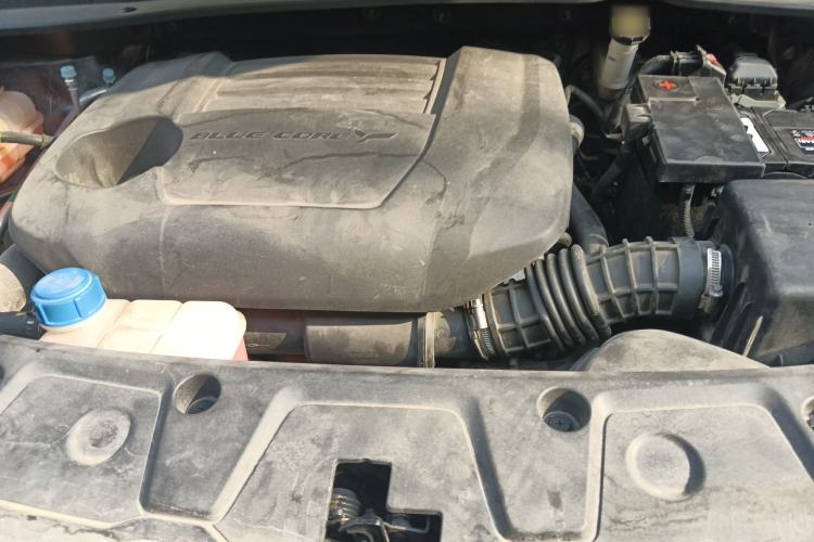 Used CHANGAN UNI-K 2024 2.0T Two-Wheel Drive YueShang Trim Engine Bay