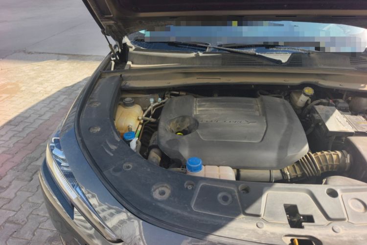 Used CHANGAN UNI-K 2024 2.0T Two-Wheel Drive Global Edition Engine Bay Right