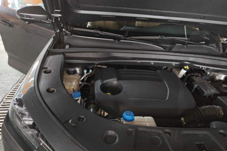 Used CHANGAN UNI-K 2024 2.0T Two-Wheel Drive Global Edition Engine Bay Right
