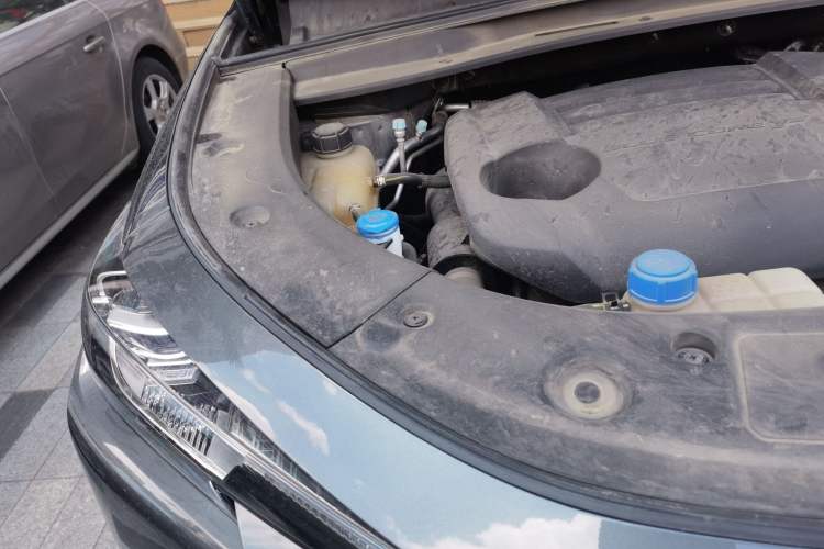 Used CHANGAN UNI-K 2024 2.0T Two-Wheel Drive Enjoyment Version Engine Bay Right