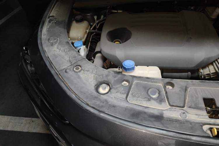 Used CHANGAN UNI-K 2024 2.0T Two-Wheel Drive YueShang Trim Engine Bay Right
