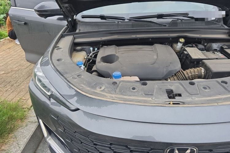 Used CHANGAN UNI-K 2024 2.0T Two-Wheel Drive YueShang Trim Engine Bay Right