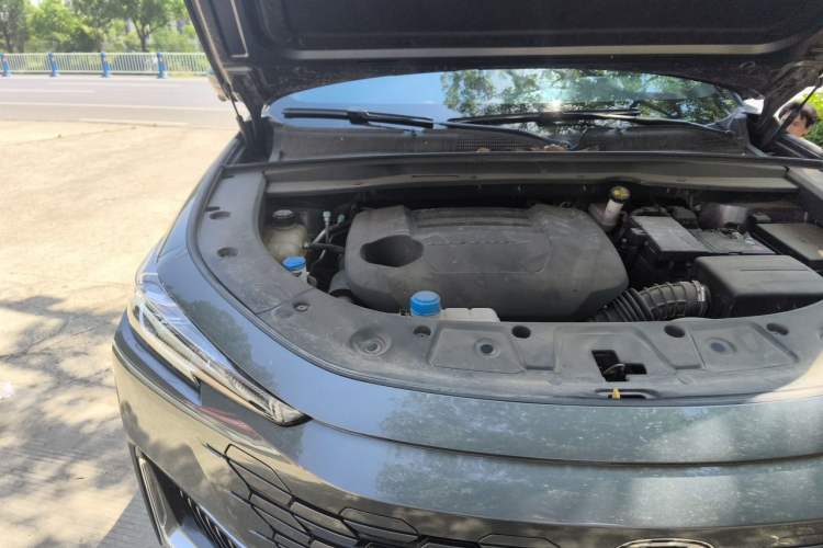 Used CHANGAN UNI-K 2024 2.0T Two-Wheel Drive Global Edition Engine Bay Right