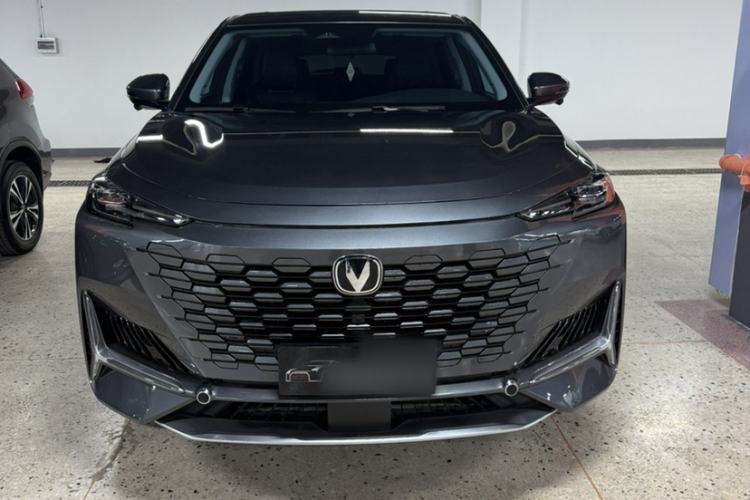 Used CHANGAN UNI-K 2024 2.0T Two-Wheel Drive YueShang Trim Exterior 5