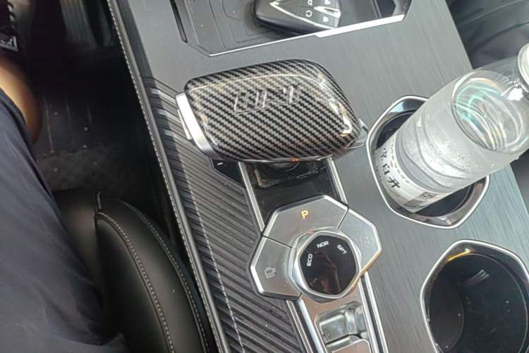 Used CHANGAN UNI-K 2024 2.0T Two-Wheel Drive Enjoyment Version Gear Lever