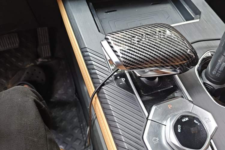 Used CHANGAN UNI-K 2024 2.0T Two-Wheel Drive Global Edition Gear Lever