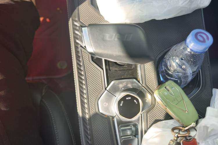 Used CHANGAN UNI-K 2024 2.0T Two-Wheel Drive Global Edition Gear Lever
