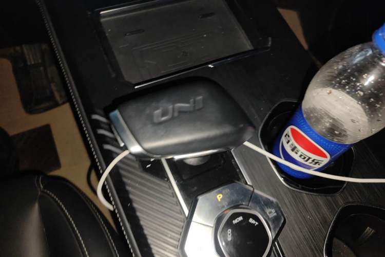 Used CHANGAN UNI-K 2024 2.0T Two-Wheel Drive YueShang Trim Gear Lever