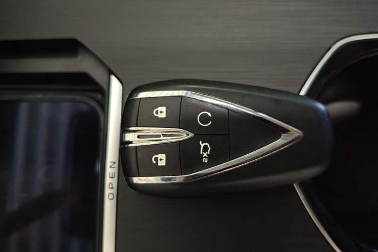 Used CHANGAN UNI-K 2024 2.0T Two-Wheel Drive Global Edition Interior 1