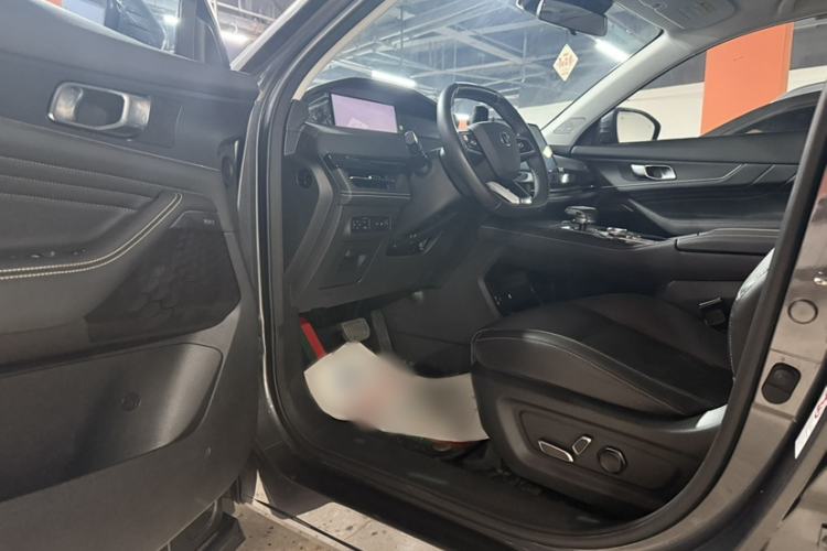 Used CHANGAN UNI-K 2024 2.0T Two-Wheel Drive YueShang Trim Interior 6