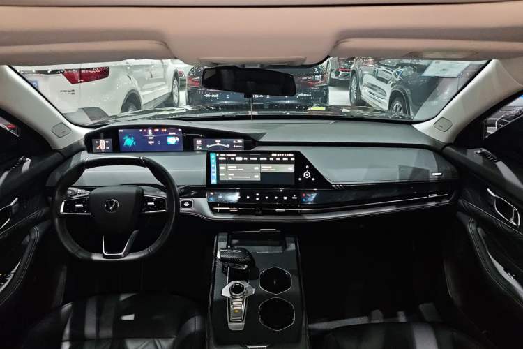 Used CHANGAN UNI-K 2024 2.0T Two-Wheel Drive Global Edition Interior 8
