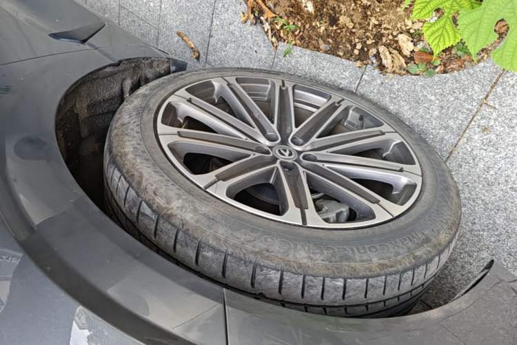 Used CHANGAN UNI-K 2024 2.0T Two-Wheel Drive Global Edition Left Front Wheel Hub
