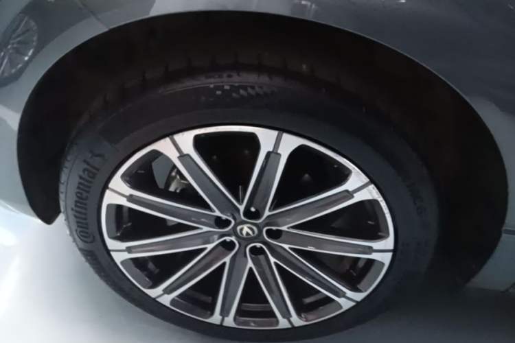 Used CHANGAN UNI-K 2024 2.0T Two-Wheel Drive Global Edition Left Front Wheel Hub