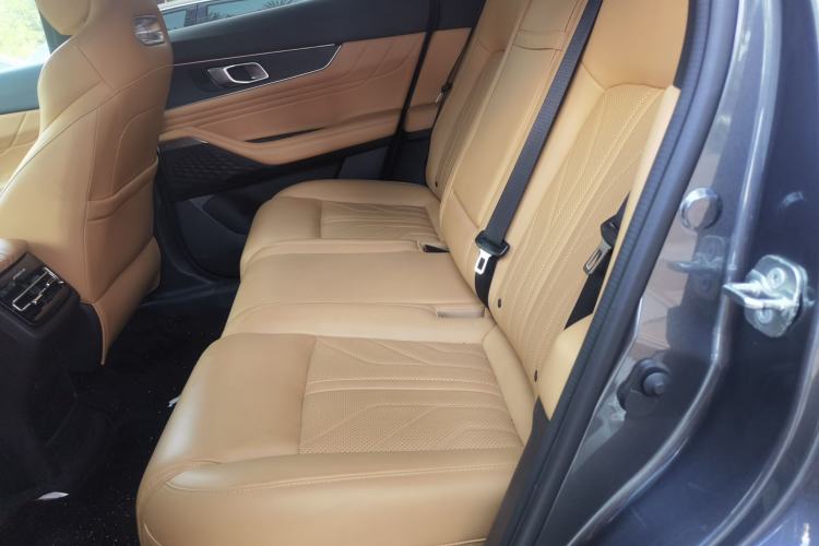 Used CHANGAN UNI-K 2024 2.0T Two-Wheel Drive Enjoyment Version Left Rear Seat