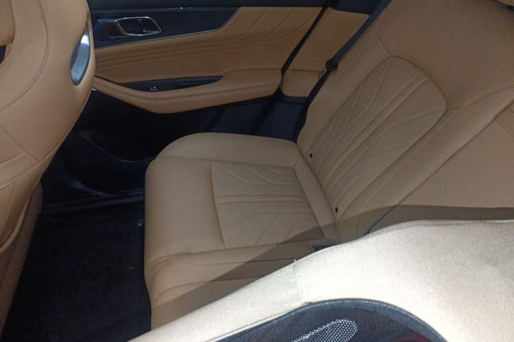 Used CHANGAN UNI-K 2024 2.0T Two-Wheel Drive Enjoyment Version Left Rear Seat
