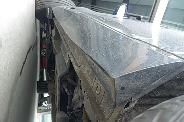 Used CHANGAN UNI-K 2024 2.0T Two-Wheel Drive Enjoyment Version Left Side Sill