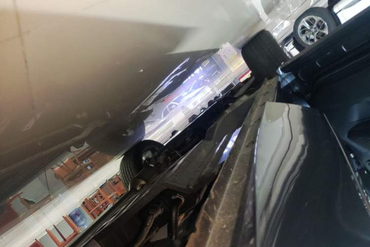 Used CHANGAN UNI-K 2024 2.0T Two-Wheel Drive Global Edition Left Side Sill