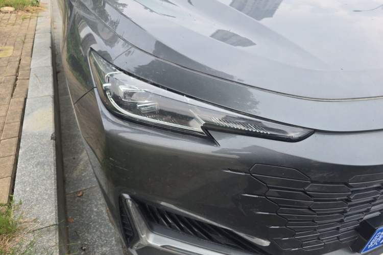 Used CHANGAN UNI-K 2024 2.0T Two-Wheel Drive YueShang Trim Right Front Headlight