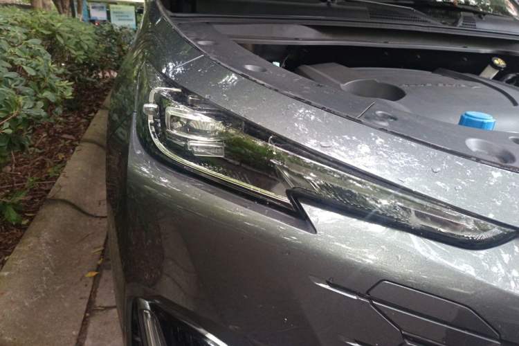 Used CHANGAN UNI-K 2024 2.0T Two-Wheel Drive Enjoyment Version Right Front Headlight
